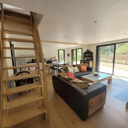 Hébergement de vacances Jolie Maison Bois 8 A 10 Personnes *